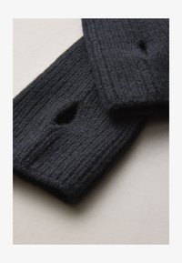 Non selezionato, black