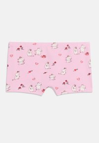 Ροζ σορτς με χαρακτήρες καρτούν ιπποπόταμου, κόκκινα τριαντάφυλλα, καρδιές, κουτιά δώρων και βέλη διασκορπισμένα στο ύφασμα.