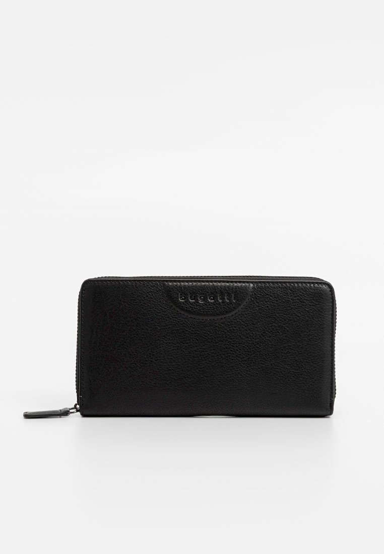 Portafoglio in pelle nera con superficie texturizzata, chiusura con zip e branding in rilievo sulla parte anteriore. Forma rettangolare. Design pulito e minimalista.