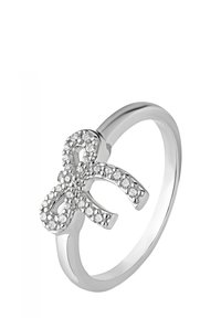Silberner Ring mit einem Schleifendesign, verziert mit kleinen funkelnden Steinen. Glatter, polierter Ring mit glänzender Oberfläche.