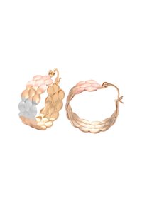 Guldtonede hoops øreringe med bladdesign i blød pink og sølv, med en struktureret finish og en sikker lukning.