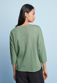 Next 3/4 LENGTH SLEEVES T-SHIRT - Lihtne T-särk - green