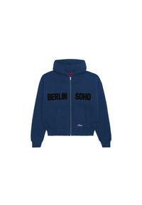 Felpa con zip blu navy e tasca a marsupio, caratterizzata dal testo nero "BERLIN" e "SOHO" sul petto e da un piccolo logo sull'orlo.
