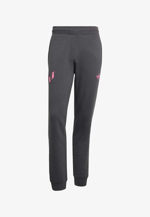 Donkergrijze, slimfit joggerbroek met roze Adidas- en Messi-logo's, elastische tailleband en geribbelde enkels.