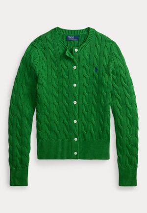 Cárdigan de punto con cable en color verde, con botones blancos y puños acanalados, que presenta un logo de Polo bordado en azul en el pecho izquierdo.