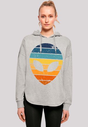 Grauer Hoodie mit einem kreisförmigen Alien-Graphic und horizontalen Streifen in Blau, Türkis, Gelb und Orange. Weicher Stoff und lässige Passform.