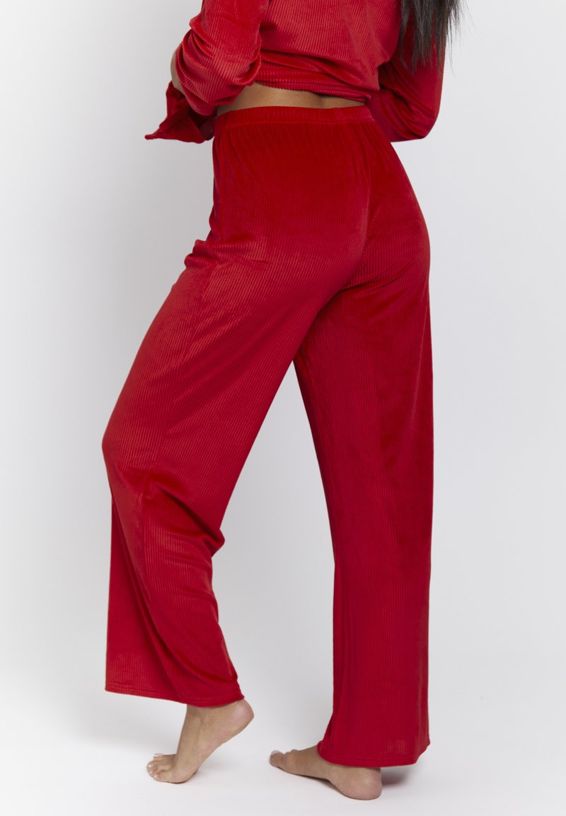 Pigiama Set Kalimo Borneo – Rosso, Taglia XL, In Viscosa Con Pizzo E Perizoma Incluso