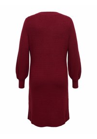 Abito maglione bordeaux con scollatura a girocollo, maniche lunghe a sbuffo e una finitura morbida e testurizzata. Lunghezza al ginocchio con una vestibilità comoda.