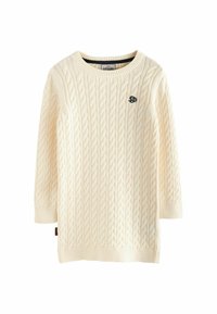 Cremfarbener Zopfmuster-Pullover mit langen Ärmeln, gerippten Bündchen und Saum, mit einem kleinen schwarzen Logo auf der Brust, texturiertem Muster im gesamten Kleidungsstück.