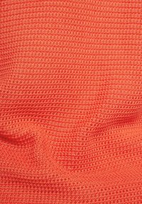 Helles oranges Netzgewebe mit einer strukturierten, offenen Webart. Flexibel und leicht, mit einem leicht krausigen Aussehen.