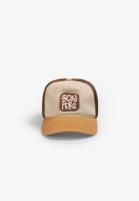 Gorra beige y marrón con visera curvada, parte trasera de malla y un parche cuadrado con el logotipo que dice "SCOPERS" en texto blanco.