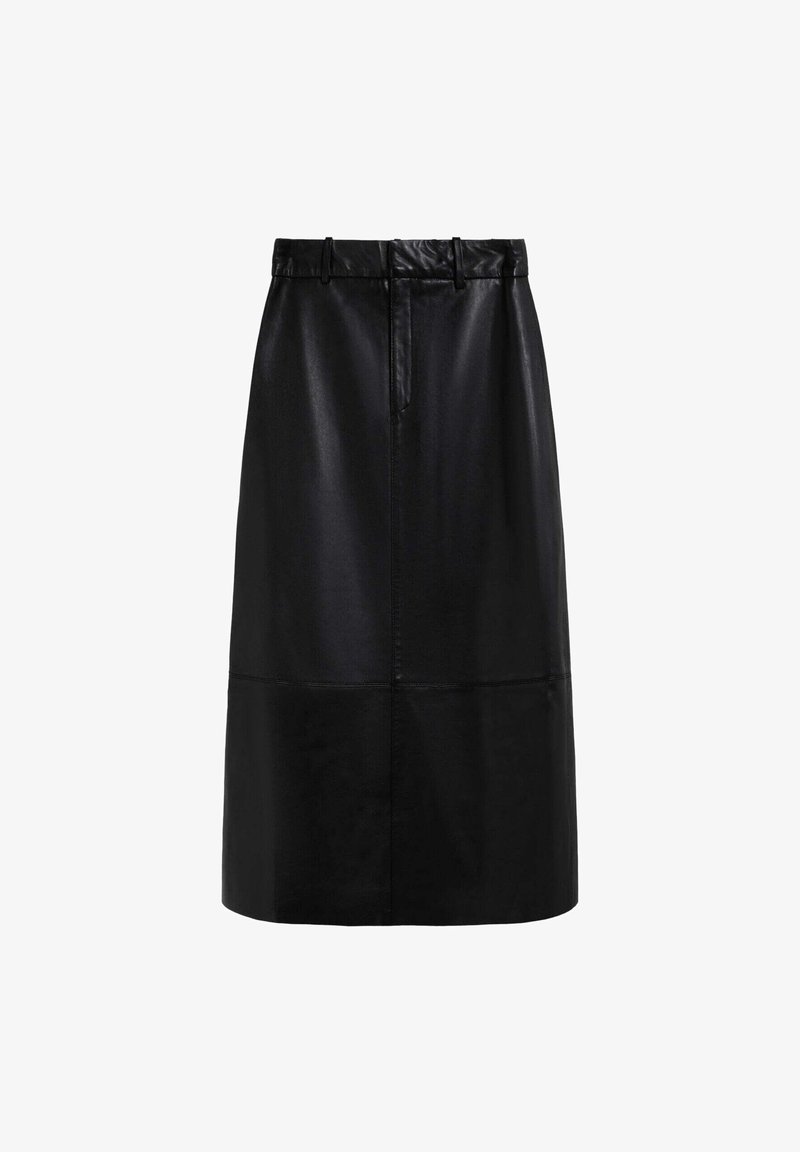 Falda de cuero negra con corte recto, que cuenta con una cinturilla y detalles de costura. La textura parece suave y brillante.