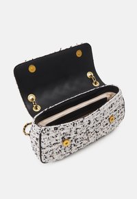 Guess EMILEE CONVERTIBLE XBODY FLAP - Schoudertas - black/zwart