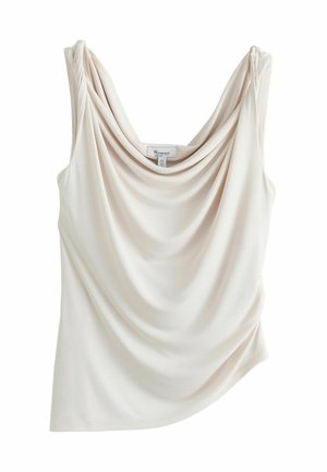 Varrukateta beežsi satiinist top, millel on drapeeritud kaelusega kaelus ja õlapaeltele peened kogumid, esitatud valge taustal.