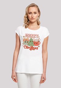 Weißes Kurzarm-T-Shirt mit einem bunten, festlichen Grafikmotiv, das niedliche Figuren, einen Weihnachtsbaum und den Text "Frohe Weihnachten" zeigt.