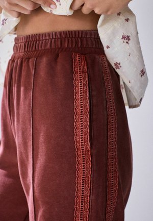 Next, REGULAR FIT - WASHED LACE TRIM WIDE LEG JOGGERS - Dresside alumine osa - red