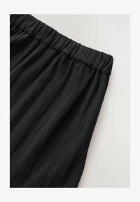 Non selezionato, black