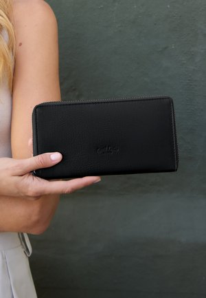 Gusti Leder, PATRICIA - Punge - black