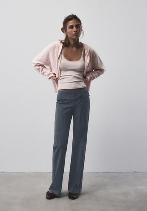 PULL&BEAR, PINSTRIPED FLARED WITH TIE-BELT - TROUSERS - Pantalon classique - dark grey