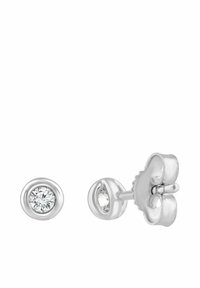 Srebrne kolczyki typu sztyfty z okrągłym, przezroczystym kamieniem szlachetnym osadzonym w gładkiej oprawie typu bezel. Zapięcie w kształcie kwiatka motylka.