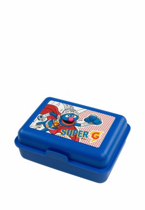 Blaues Plastik-Lunchbox mit Deckel, das ein Cartoon-Charakter-Motiv, den auffälligen Text "SUPER G" und ein gepunktetes Muster im Design aufweist.