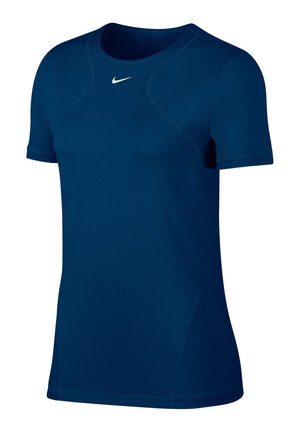 Ciemnoniebieska sportowa koszulka z krótkim rękawem, okrągłym dekoltem i małym białym logo Nike swoosh na piersi.