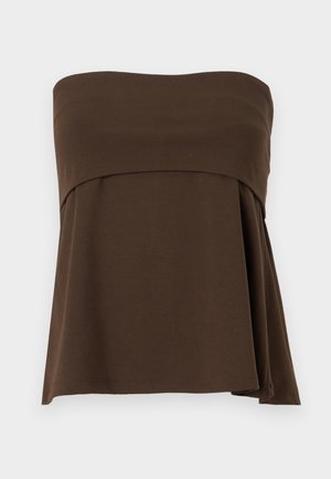 Καφέ κορυφή χωρίς τιράντες από λείο ύφασμα, με ντραπάρισμα και ασύμμετρο τελείωμα για μοντέρνο στυλ.