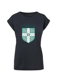 Sort bomulds t-shirt med rulleærmer, der har et turkist University of Cambridge våbenskjold design på forsiden.