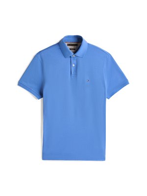 Hellblaues Polohemd, kurzärmlig, klassischer Kragen, weiches Baumwollmaterial, mit kleinem Logo auf der Brust, einfarbiges Design.