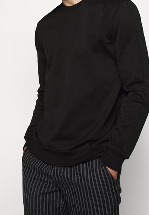 Sweater - black