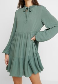 EDITED Vapaa-ajan mekko - green