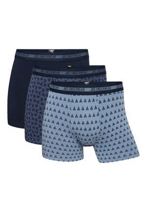 Tre par boxershorts i forskellige nuancer af blå. Funktioner inkluderer elastisk talje med "JBS Underwear"-logo og forskellige mønstre.