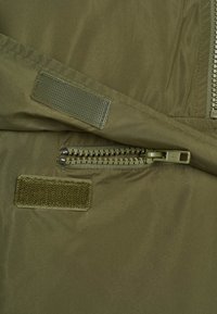 Urban Classics BASIC - Windbreakers - olive