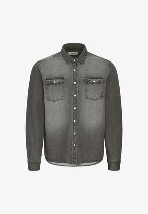 Graues Denim-Hemd mit Button-Down-Kragen, langen Ärmeln, zwei Brusttaschen und silbernen Hardware-Details. Mit einem verblassten Farbverlauf-Design.