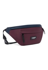 Riñonera burdeos con una parte superior con cremallera azul oscura, que cuenta con un bolsillo frontal, correa ajustable y detalles de logotipo en hardware negro.