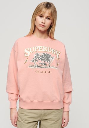 Sudadera rosa con hombros caídos, que presenta un estampado gráfico de palmeras y el texto "SUPERDRY MAUI" en acentos dorados y plateados.