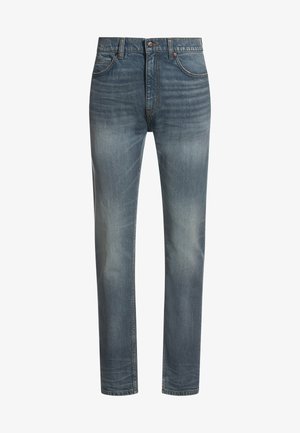 Mørkeblå denim jeans med lige pasform, slidte områder, fem lommer og kontrastsyninger. Sølvhardware på taljebåndet.