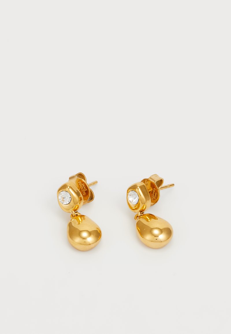 Orecchini a perno in oro con un accento di strass trasparente, dotati di un pendente a forma di goccia che pende sotto il perno, finitura liscia e lucida.