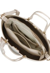 Borsa a mano in pelle beige con hardware dorato, dotata di un ampio interno, più scomparti e tracolla testurizzata.