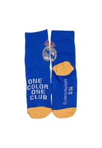 Calze blu con accenti gialli, caratterizzate dal testo "ONE COLOR ONE CLUB" e dal logo del Real Madrid. Texture a maglia con una forma di calza standard.