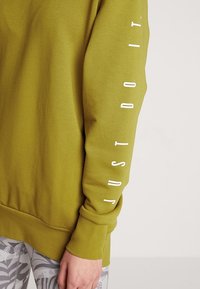 Nike Performance Felpa - green