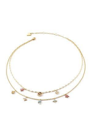 Zarte goldene Doppelketten-Halskette mit kleinen bunten Edelstein-Blumenanhängern und einem runden zentralen Anhänger mit einem filigranen Design.