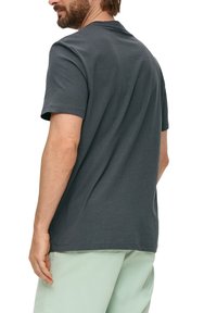 s.Oliver FRONTPRINT - T-shirt print - schiefergrau