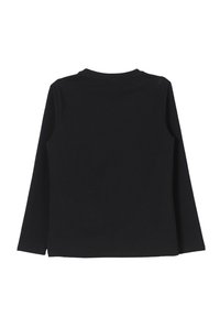 Maglietta nera a maniche lunghe con scollatura a girocollo distesa, vista da dietro, su uno sfondo bianco.