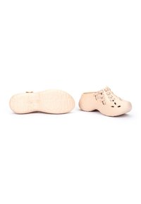 Zuecos beige con un diseño perforado, superficie texturizada y suela de goma. Presentan un detalle de tira entrecruzada en la parte superior.