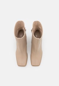 Lazamani Kotníková obuv na vysokém podpatku - beige