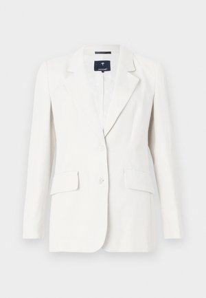 Sacou alb cu un singur nasture, rever croșetat, două buzunare frontale și mâneci lungi. Textură netedă și croială ajustată.