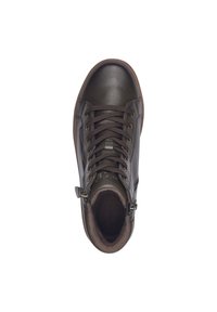 Scarpa in pelle marrone alta fino alla caviglia, con punta rotonda, lacci frontali, collo imbottito e zip laterale. Texture liscia con accenti tonali sottili.