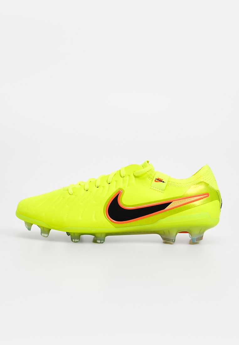 Botines de fútbol para terreno firme
