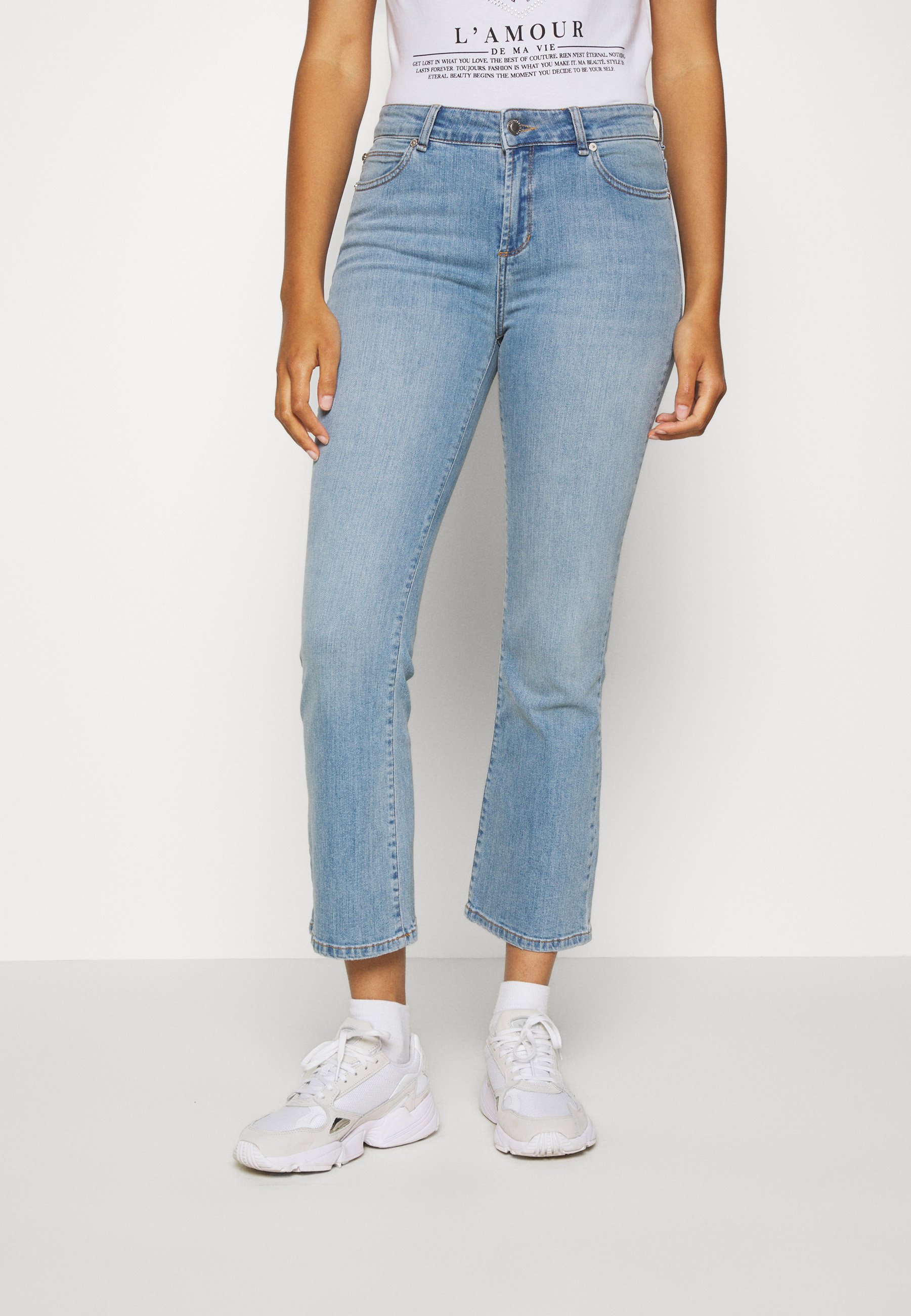 Ivy Copenhagen JOHANNA KICK FLARE WASH SANTA ELENA Jeans 2nd Day FIONA Jeans bootcut dark blueblå denim Zalando.no